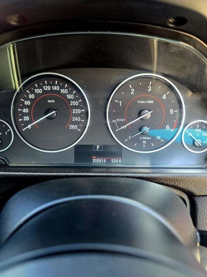 2017 BMW F30 320D LCI • 205 000km • sandton johhanesburg image 2