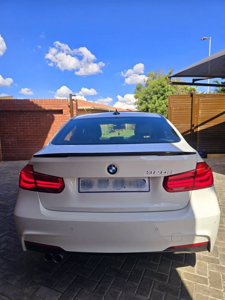 2017 BMW F30 320D LCI • 205 000km • sandton johhanesburg image 4