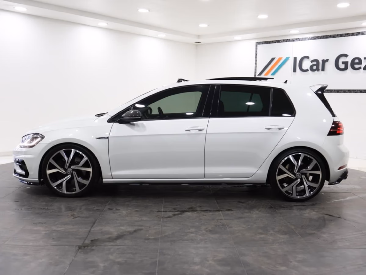 2017 volkswagen golf R • 45 000km • johhanesburg image 3